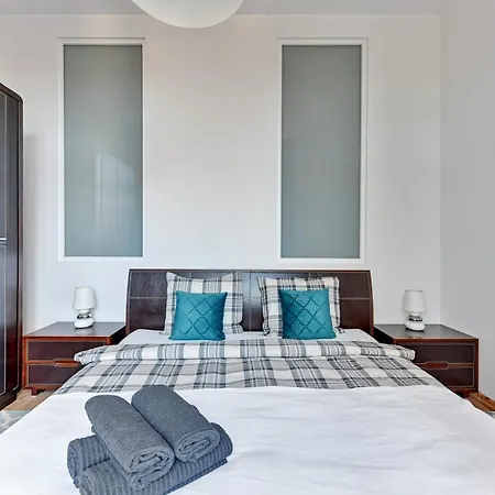Blue Mandarin Iii Haffnera Apartment